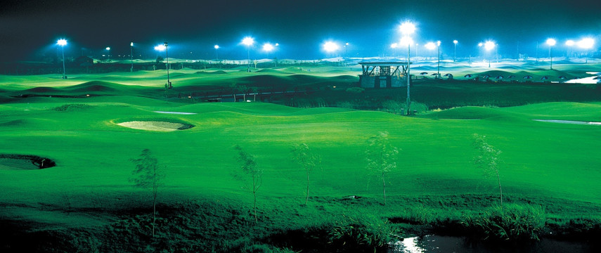 高尔夫球场夜景高清图