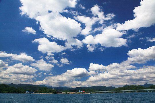 千岛湖风光 兰天 白云