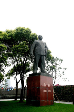 上海外滩陈毅雕像