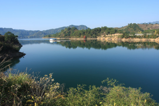 静静的湖面