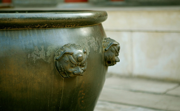 狮头铜缸