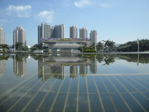 深圳体育场  深圳建筑 喷水池 水中倒影