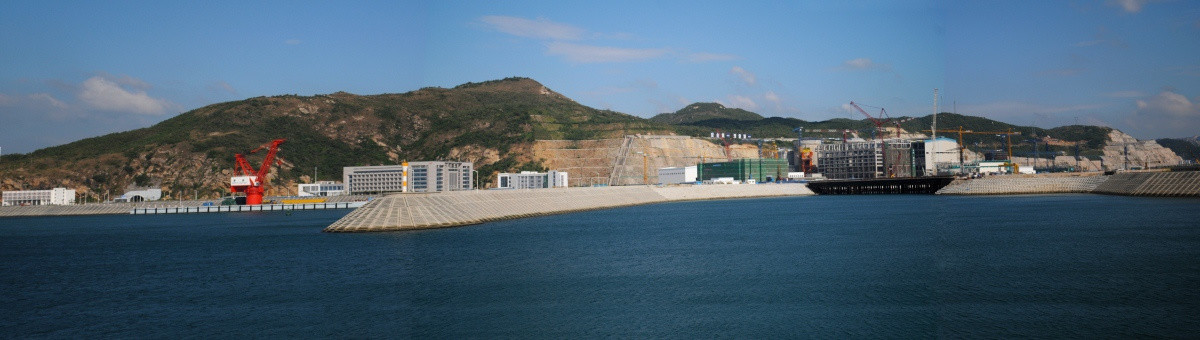 施工中的核电站全景