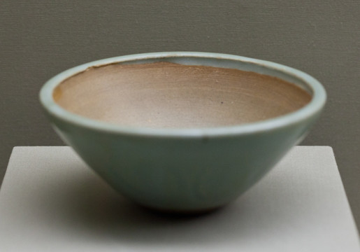青釉蓮瓣紋缽