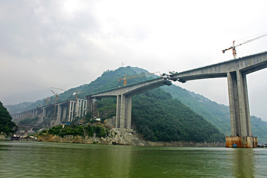 汉江与高速桥