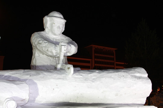 雪雕工人