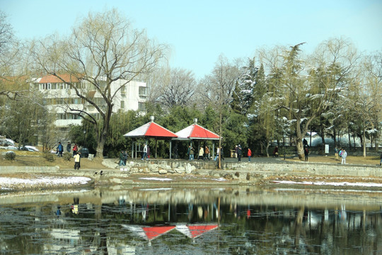 亭子雪景