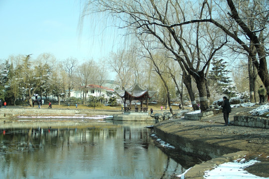 亭子雪景