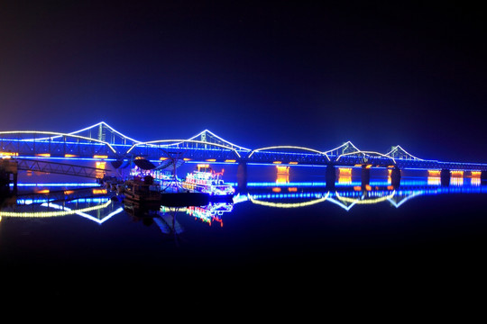 鸭绿江大桥 灯光璀璨