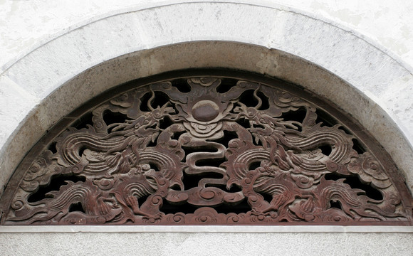 青巖古鎮(zhèn) 建筑飾品龍戲珠