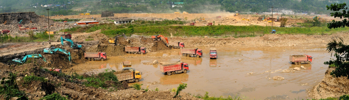 岷江河滩建设工地