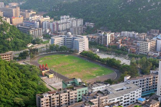 柳州 群山怀抱的建筑群