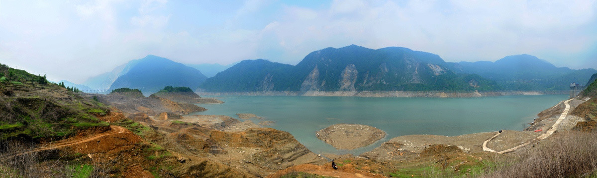 紫坪铺湖滩全景图