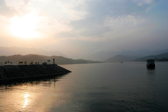 三峡大坝 蓄水后的库区