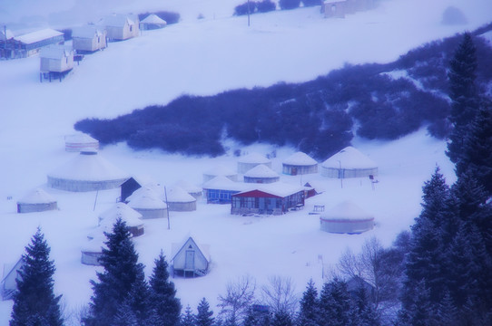 雪中小村庄