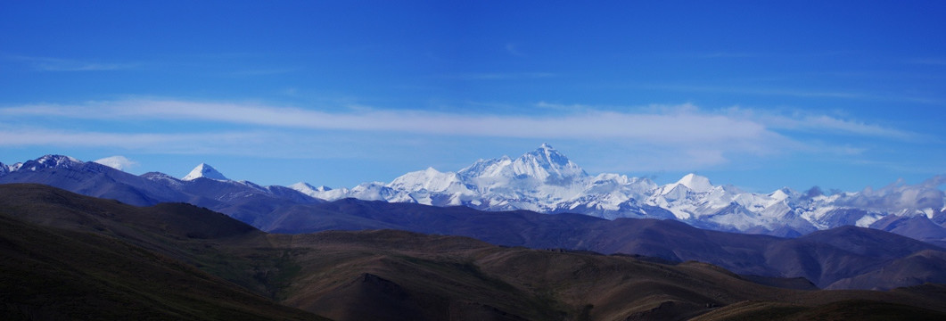 珠穆朗玛雪山全景图