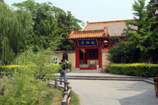 鸿福寺大门