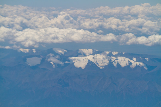 航拍雪山