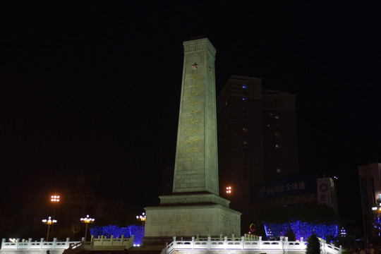 乌鲁木齐人民解放军进疆纪念碑 夜景