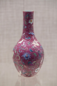 乾隆紫地珐琅彩花卉纹瓶