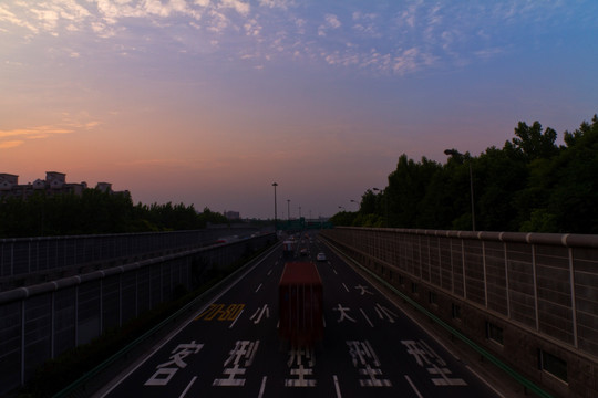 高速路日落