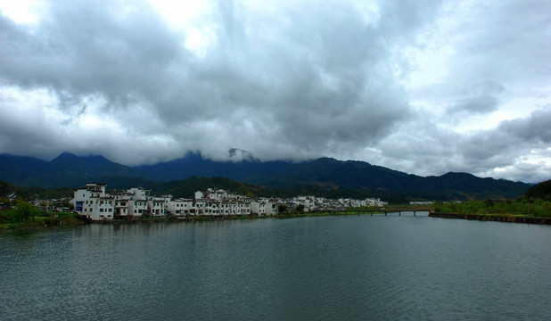 婺源 雨后的江湾