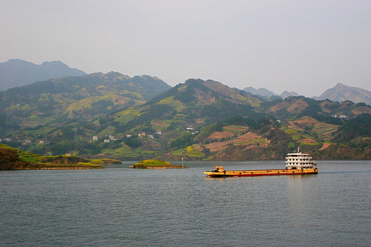 三峡库区 货轮