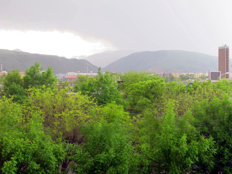 山城雨季