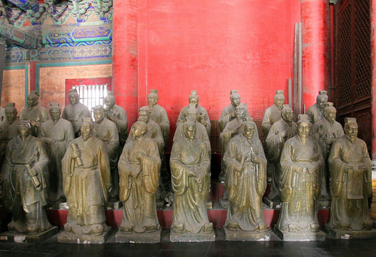 北京孔庙大成殿 72贤人雕像