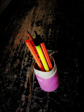 彩色铅笔桶