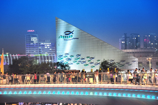 上海海洋水族馆夜景