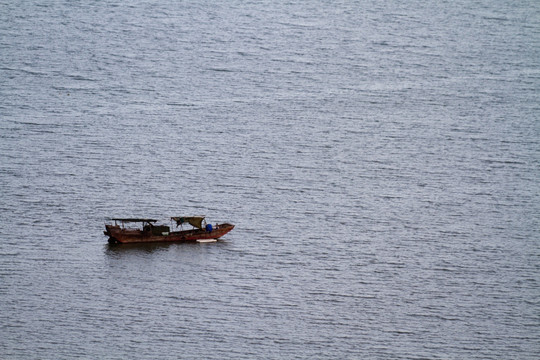 浅海渔船