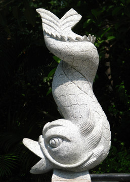 鱼形雕塑