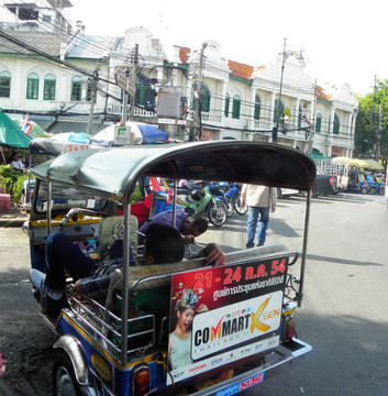 曼谷街头的三轮车