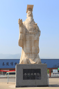 秦始皇雕像