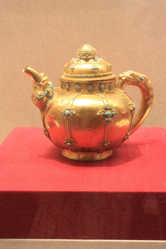 金质茶壶