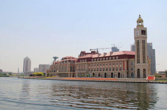 天津海河畔建筑