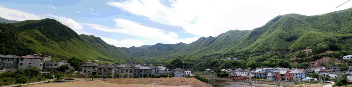 安吉竹海漂流竹海与民居全景