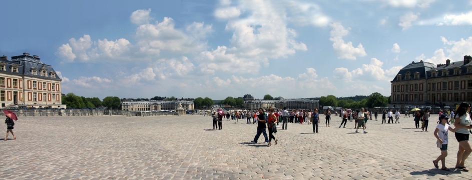 凡尔赛宫前的广场