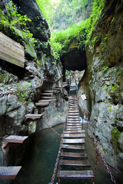 栖贤谷水上步道