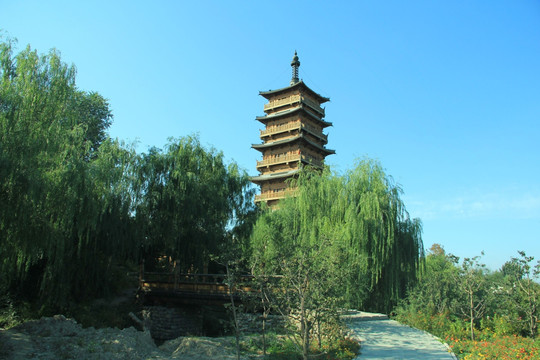 沿途的風(fēng)景  木質(zhì)塔樓