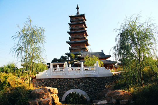 沿途的風(fēng)景  木質(zhì)塔樓