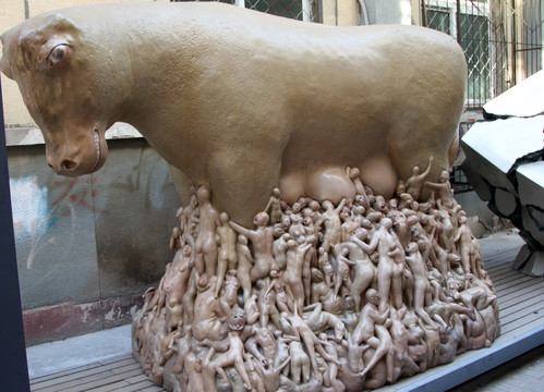 万人吃牛奶 雕塑
