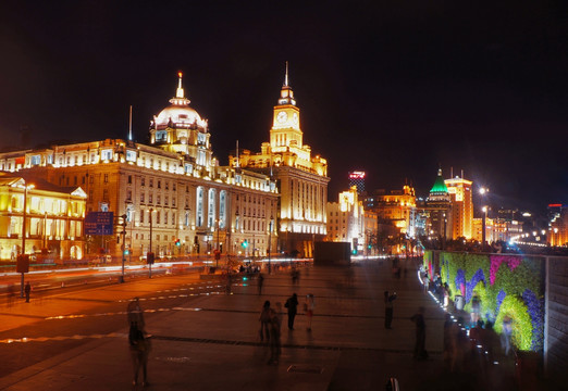 外滩古典建筑钟楼夜景