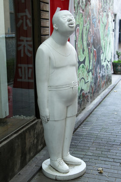 男人雕塑