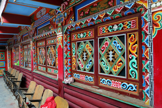 丹巴甲居藏寨木雕彩绘图案
