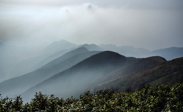 山脚下