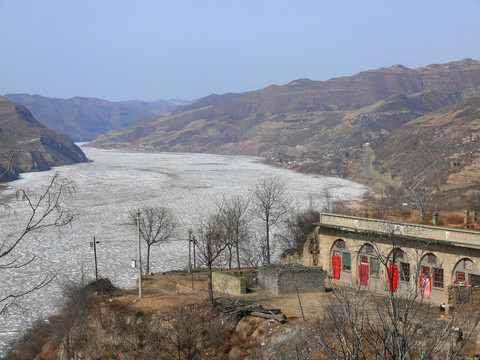 冬季黄河岸边