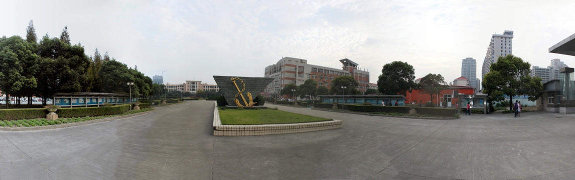 上海海事大学大门内标志180度全景