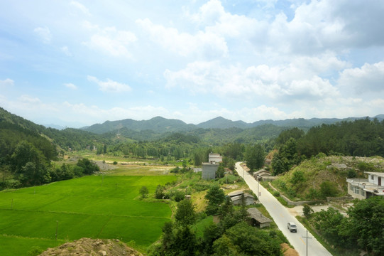 大别山下村落